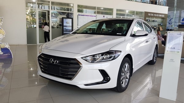 Giá xe Hyundai Elantra tháng 8/2018 Giá xe Hyundai Elantra tháng 8/2018