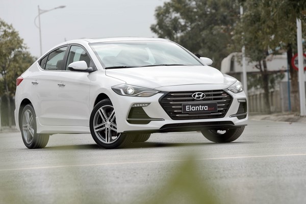 Giá xe Hyundai Elantra tháng 9/2018 Giá xe Hyundai Elantra tháng 9/2018