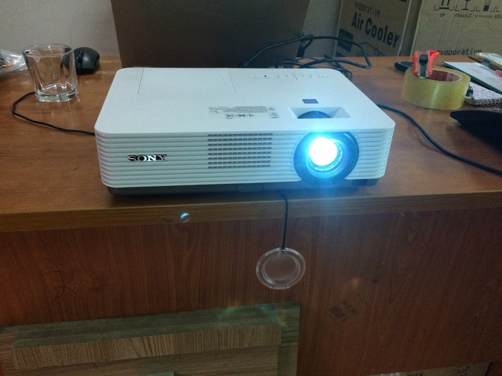 Máy chiếu Sony VPL-DX221 độ sáng bóng đèn 2.800 lumens bóng đèn 2.800 lumens