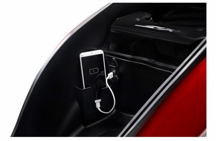 Hộc đựng đồ nay trở nên đa năng hơn khi được tích hợp thêm ổ cắm USB tiện dụng Hộc đựng đồ nay trở nên đa năng hơn khi được tích hợp thêm ổ cắm USB tiện dụng