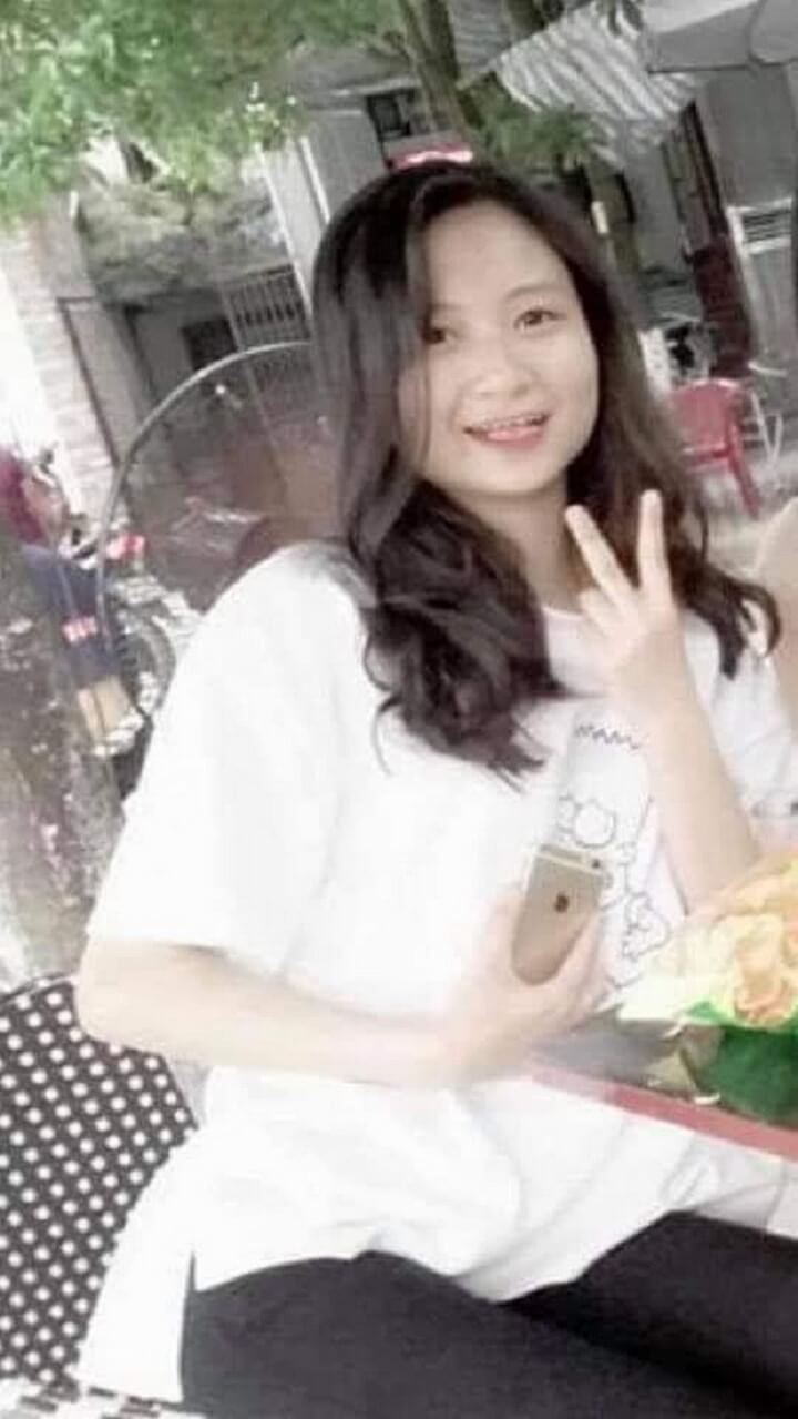 Trái ngược với hình ảnh “ngọc nữ” quyến rũ trên ảnh, T.V bị bóc phốt dao kéo nhiều bộ phận trên cơ thể như: ngực, mũi, cằm…