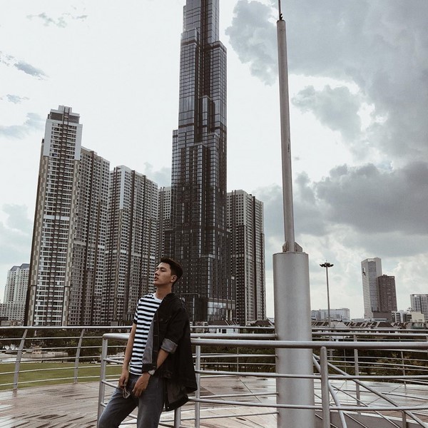 Bí kíp để cho ra đời ảnh đẹp ở Landmark 81 rất đơn giản. Chỉ cần bạn biết kết hợp giữa thần thái của nhân vật và cái tâm của "nháy". Ảnh: @buibaquang.