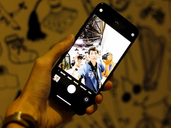 Camera trước cũng được nâng cấp lên 12MP tha hồ mà chụp ảnh selfie.
