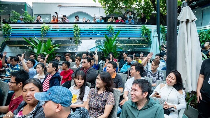 gần 1/2 trong số này đang dùng Sony Xperia. gần 1/2 trong số này đang dùng Sony Xperia.
