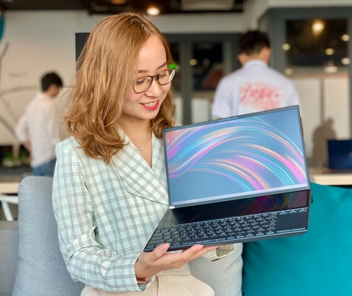 ZenBook Duo Pro được ASUS trưng bày tại triển lãm COMPUTEX 2019