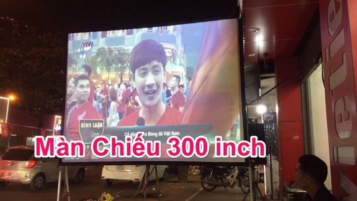 Gợi ý 4 mẫu máy chiếu xem bóng đá với màn chiếu 300 inch