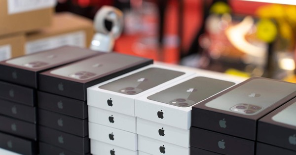 Brazil cấm Apple bán iPhone vì thiếu củ sạc đi kèm