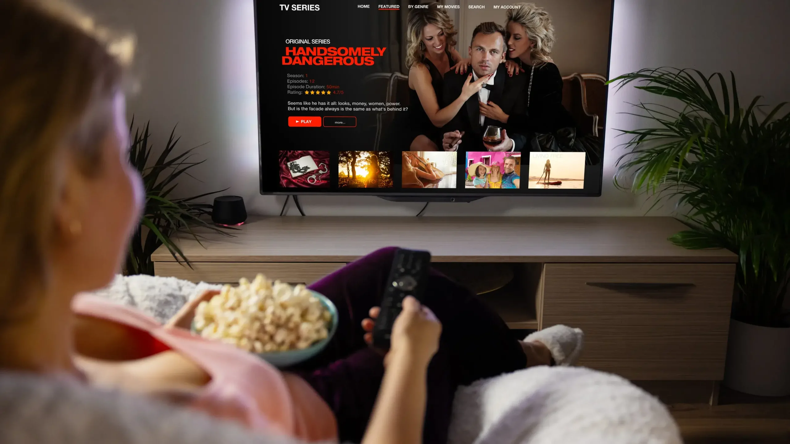 Netflix cung cấp một loạt đa dạng các nội dung giải trí cho người dùng do Netflix sản xuất và những nhà sản xuất khác