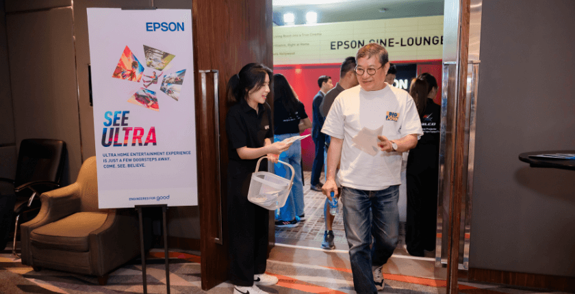 Gian hàng của Epson luôn tấp nập người ghé thăm